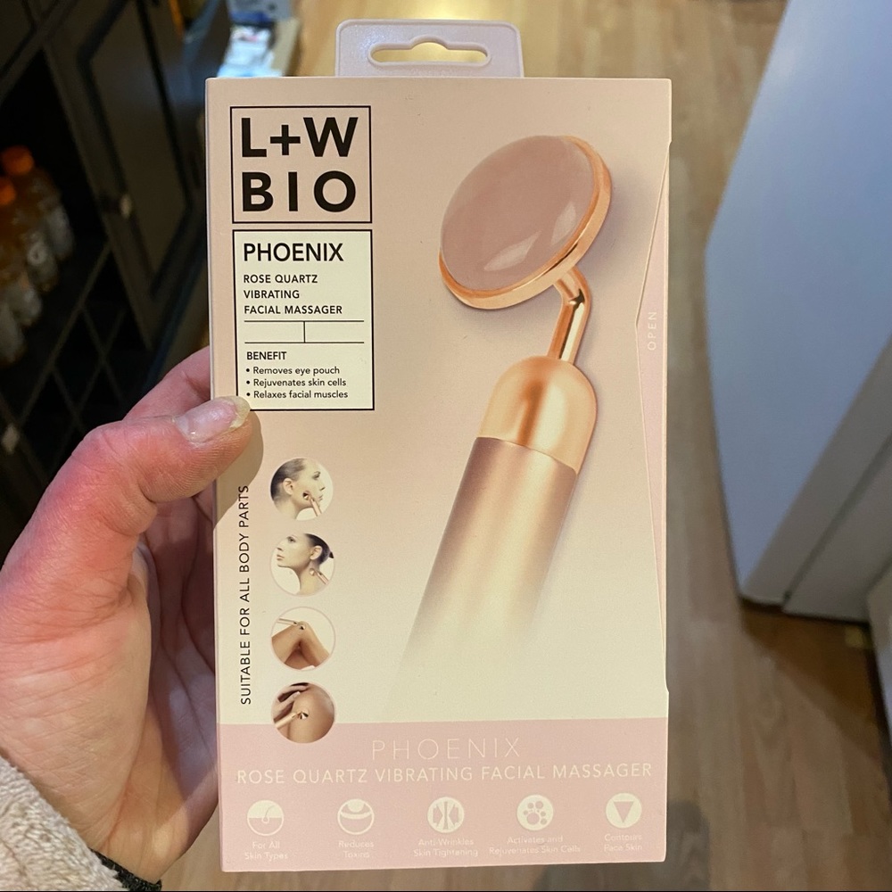 Rose Quartz vibrating facial massager